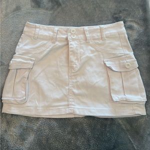 NEW White low rise mini cargo skirt size 4 or small